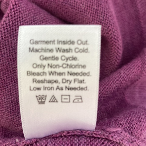 Cold water Creek purplish pink 50% wool V type neckline sweater - Picture 14 of 14